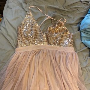 A gorgeous dress that slits to the knees. Zips I’m back and cross over straps.